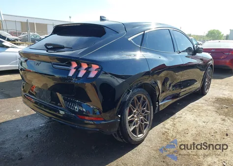 2024 Ford Mustang Mach-E Gt z USA, uszkodzony, nr VIN 3FMTK4SX5RMA34272